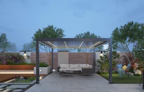 Pérgola iluminada al atardecer sobre una terraza con sofá